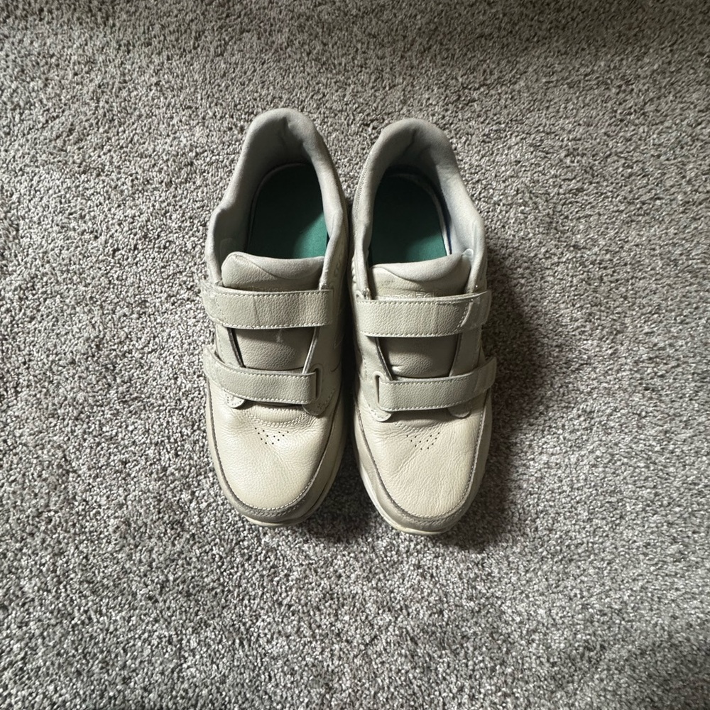 New Balance Tan Velcro Sneakers Low-Top